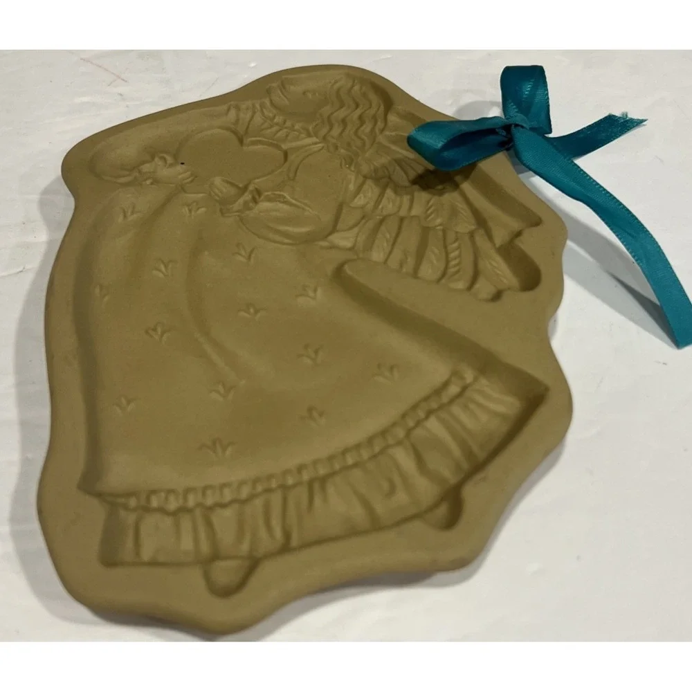 Vintage 1987 Brown Bag Cookie Art Hill‎ Design Mold Angel holding Heart